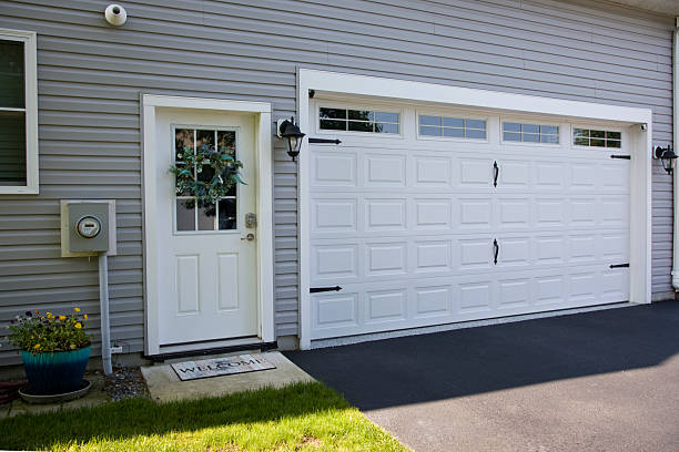 24/7 Emergency Garage Door Panel Replacement experts in Richwood, TX